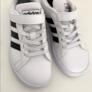 BRAND NEW SIZE 11.5k adidas kids sneakers unisex